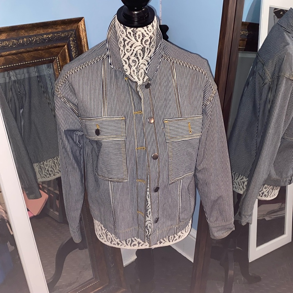 SPLENDID Sz. XS Denim striped jacket. Navy and white. Exc. condition. Runs big